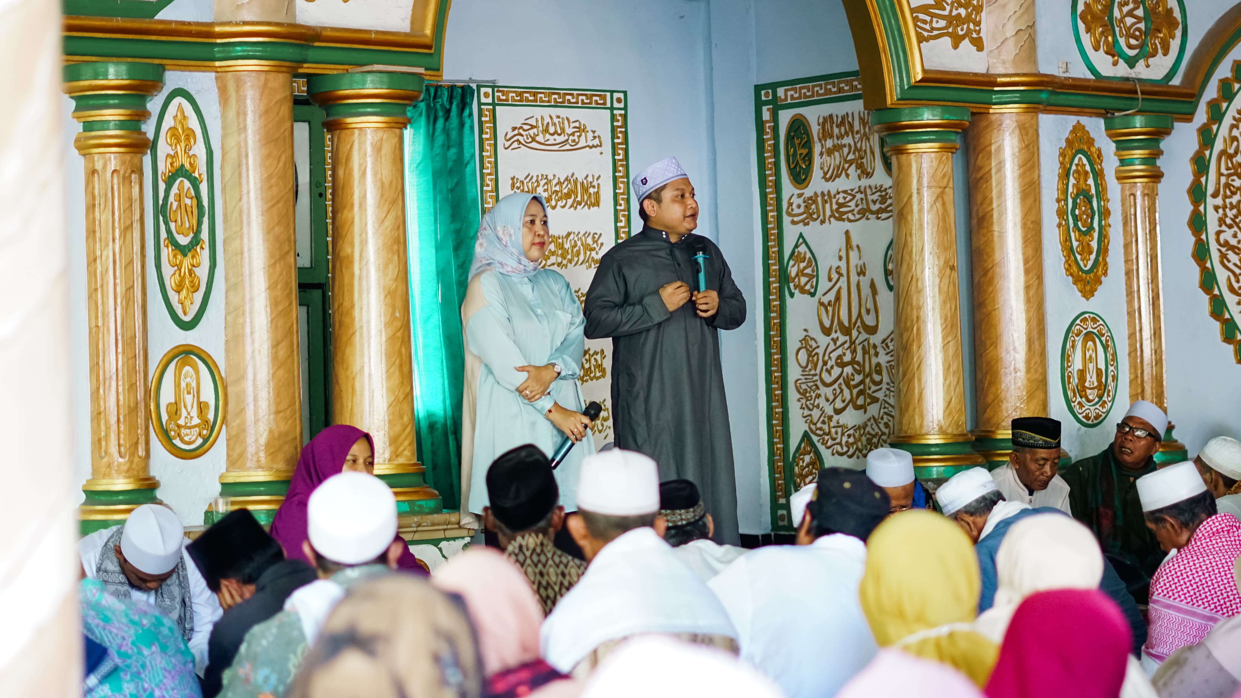 DAFA: Bakal pasangan Calon Bupati dan Wakil Bupati Lombok Barat Hj Nurhidayah-Imam Kafali (DAFA) saat silaturahmi  jamaah pengajian di Ponpes Darunnadwah, Mesanggok, Kecamatan Gerung, Sabtu (31/8).