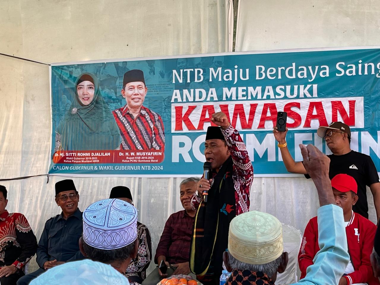 MERAKYAT: Bacawagub HW Musyafirin saat silaturahmi dengan ratusan masyarakat Desa Tawali, Kecamatan Wera, Rabu (4/9).