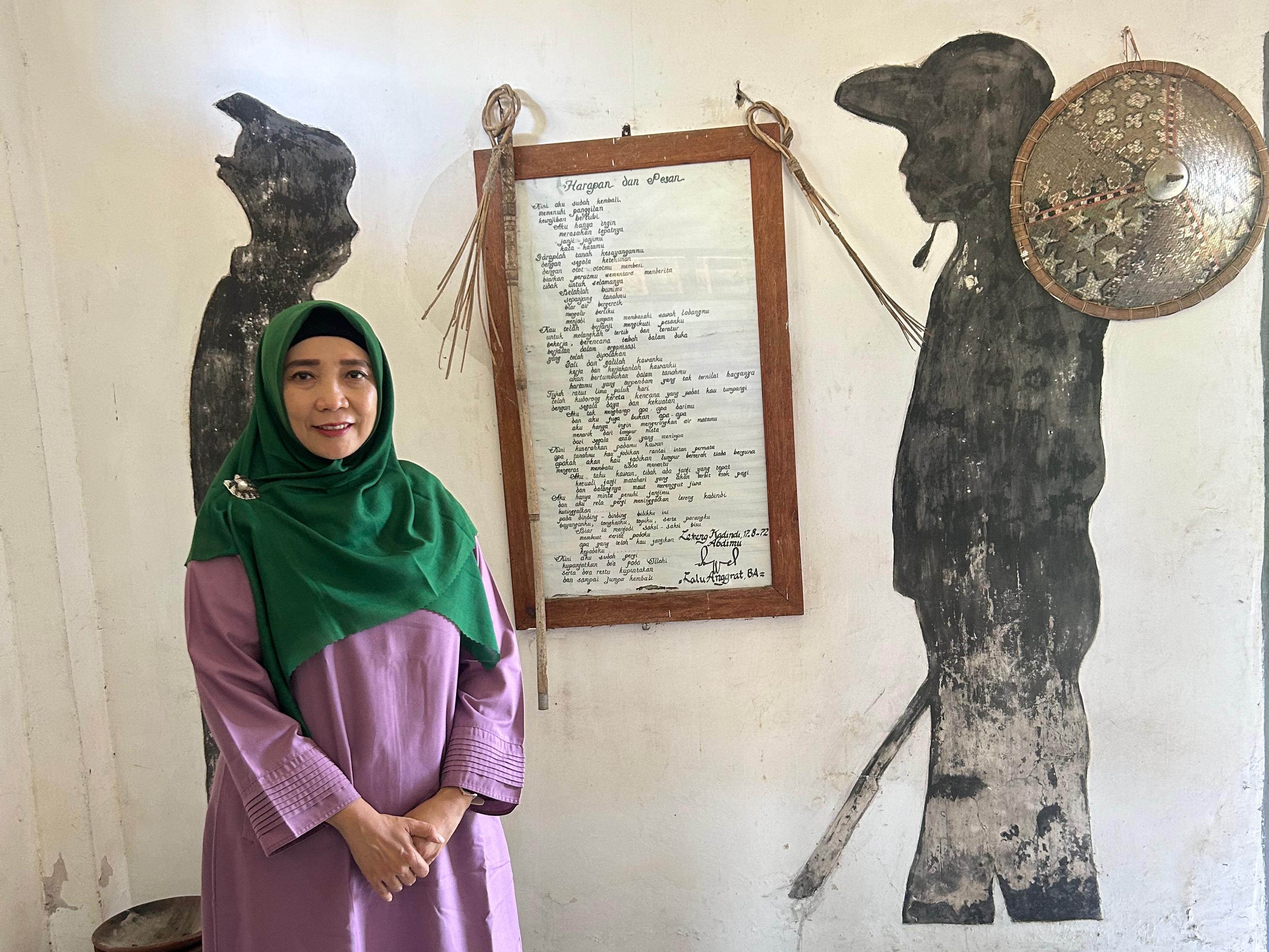 Bacagub NTB Hj Sitti Rohmi Djalilah saat berkunjung ke Rumah Putih di Desa Kadindi, Kecamatan Pekat, Dompu.
