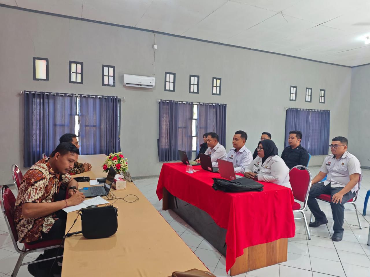 BERI PENDAMPINGAN: Tim Kanwil Kemenkumham NTB melakukan kunjungan kerja ke sejumlah UPT di Pulau Sumbawa.