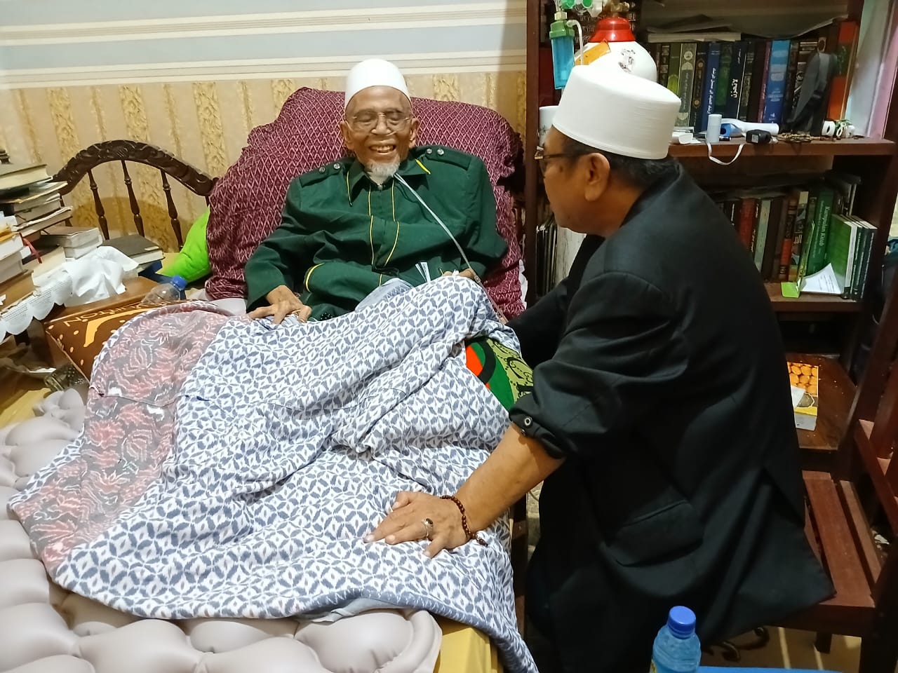 Tuan Guru Bagu menerima kedatangan Abah Uhel dikediamannya pada Senin (9/9) lalu.