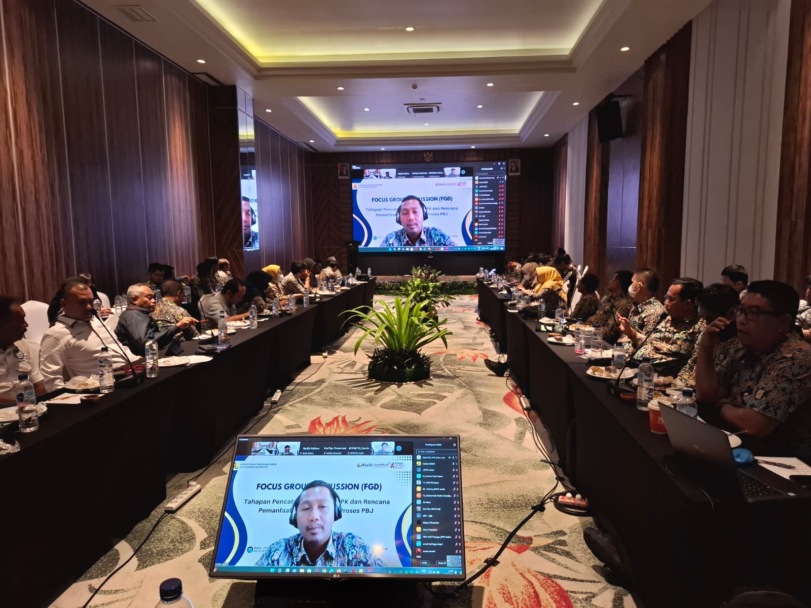 GAYENG: Peserta dari berbagai stakeholder mengikuti FGD di Hotel Lombok Astoria Mataram terkait sosialisasi aplikasi Sistem Informasi Material dan Peralatan Konstruksi (SIMPK).