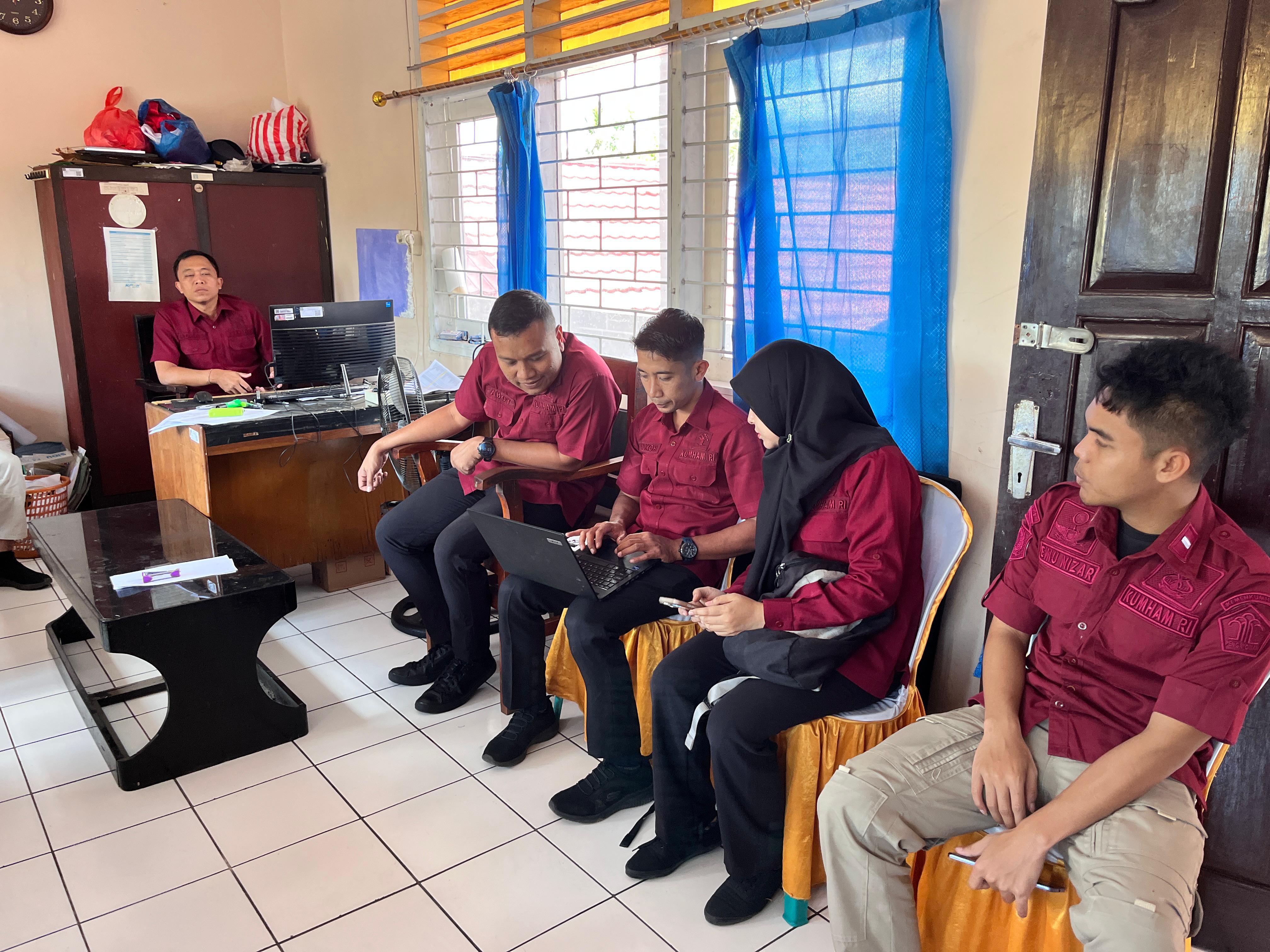 MONEV: Dalam monitoring dan evaluasi ini, Sub Bagian Program dan Pelaporan juga turut memberikan solusi untuk Satuan Kerja dalam melaksanakan realisasi agar sesuai dengan RPD yang telah ditetapkan.