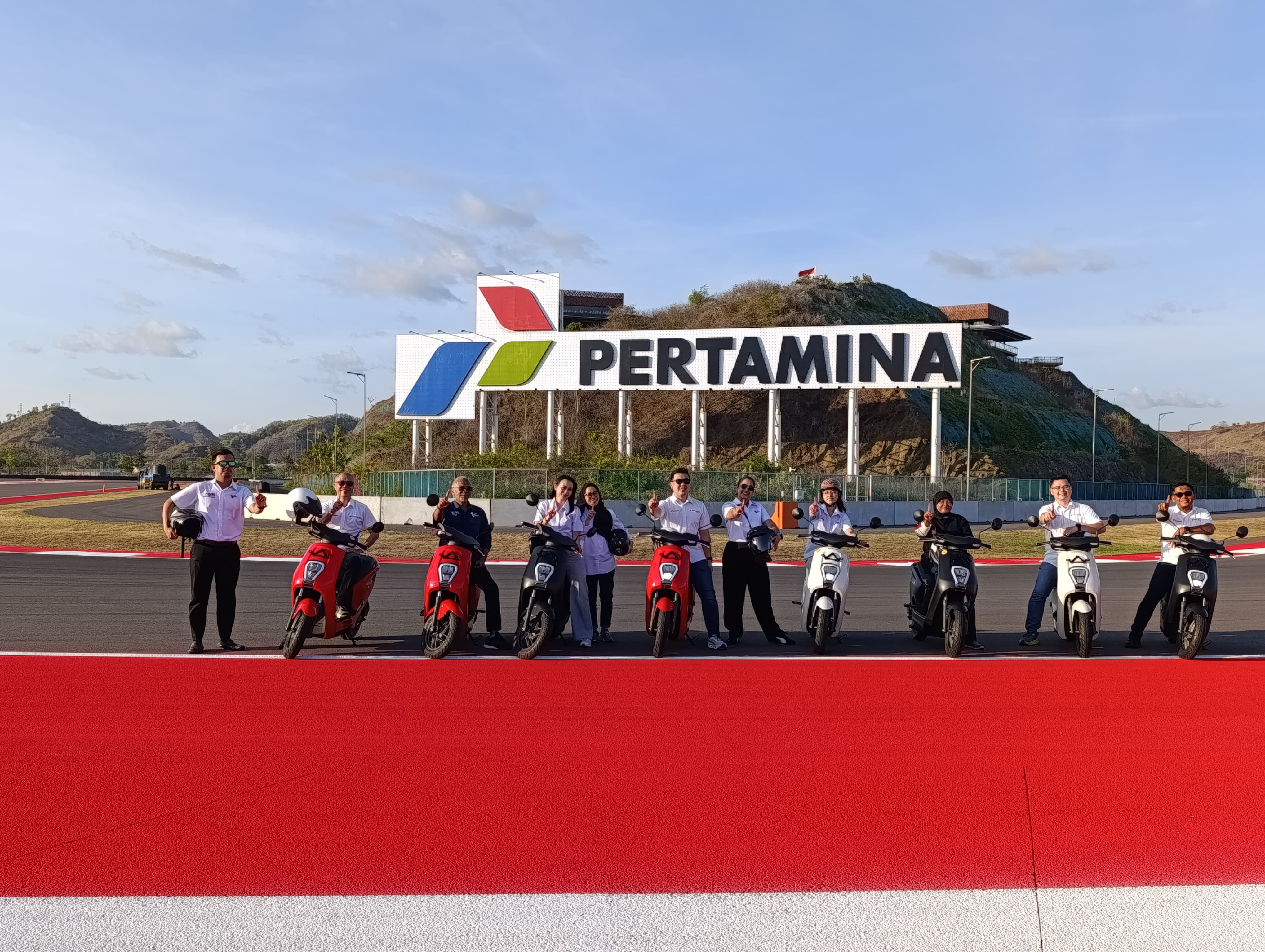 Test Drive Honda EM1 kendaraan full listrik di Sirkuit Mandalika.