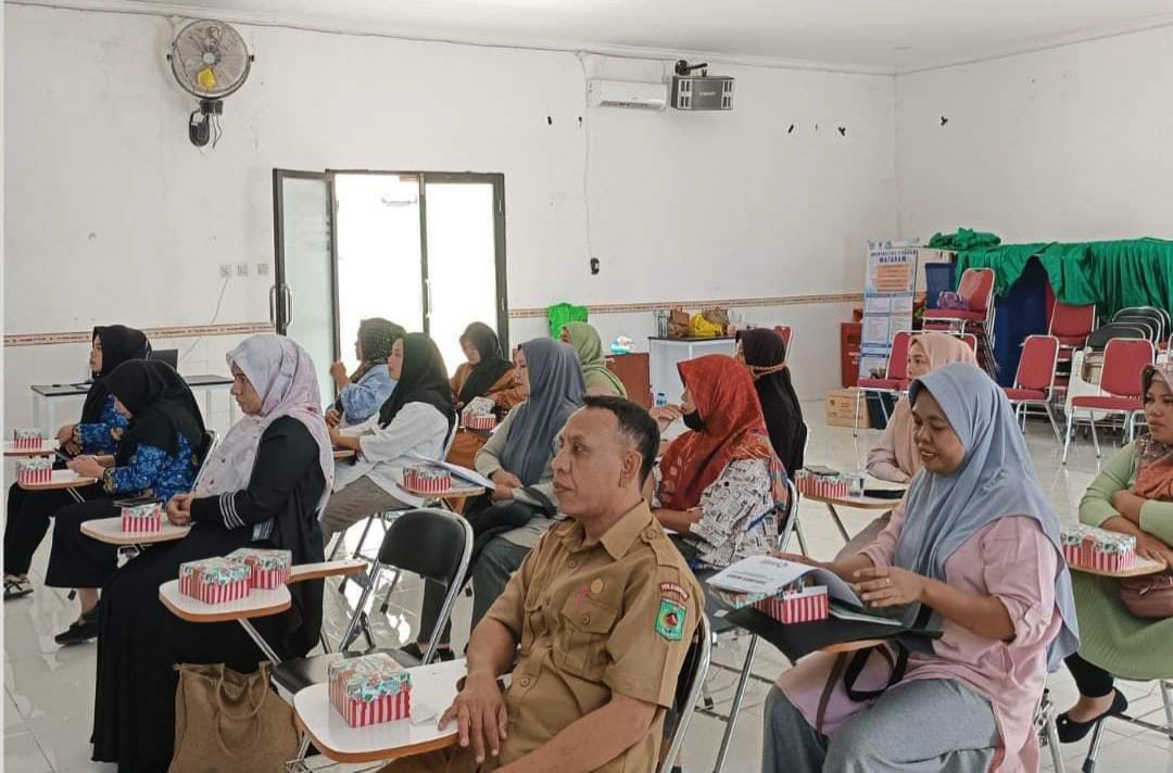 BIMTEK WUB: Sejumlah pelaku IKM KLU yang menjadi peserta Bimtek WUB pengolahan cokelat, di PLUT UMKM Diskoperindag KLU, Rabu (18/9).