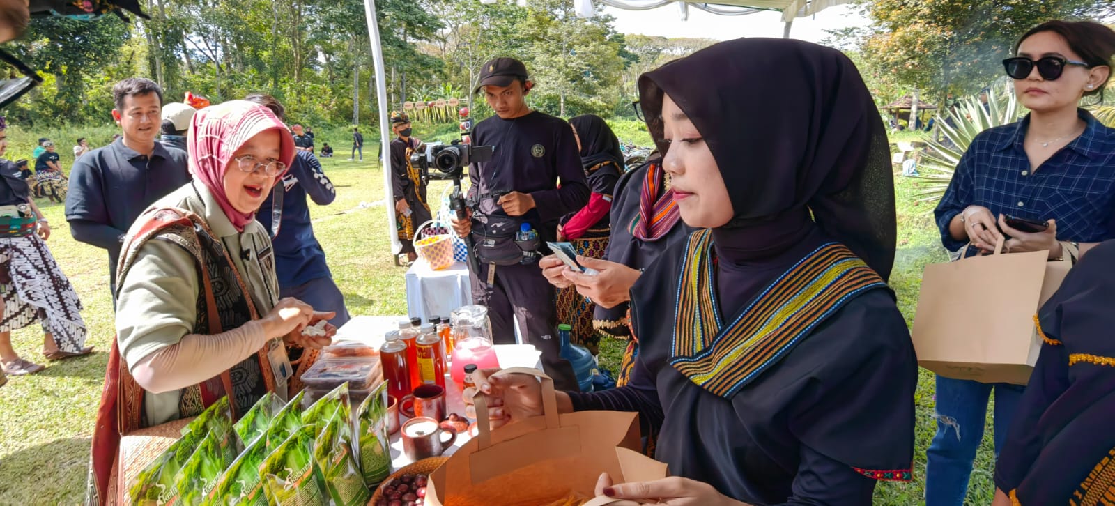 Beragam produk unggulan lokal Desa Aik Berik  Loteng yang dikenalkan lebih luas saat ini.