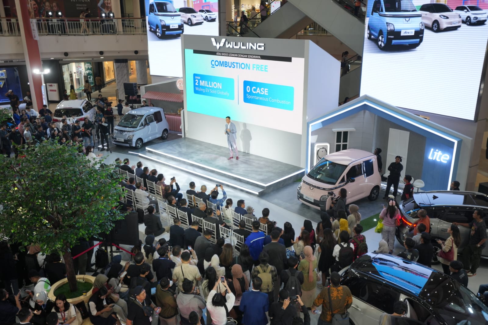 RAMAH LINGKUNGAN: Wuling memproduksi baterai Wuling EV di Indonesia pada akhir tahun 2024 sebagai bentuk komitmen dalam berpartisipasi membangun ekosistem EV di Tanah Air.