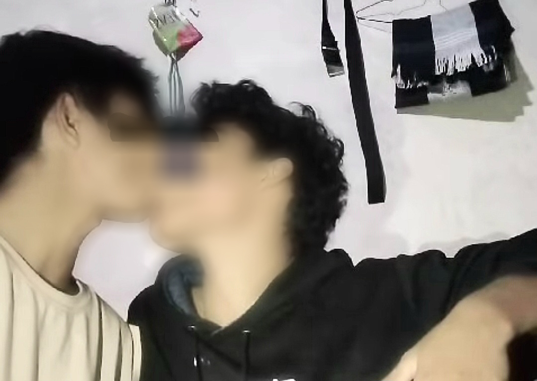 DIAMANKAN: Dua pelajar asal Suralaga dan Wanasaba diduga menjadi pasangan gay. Video mereka beredar di media sosial.