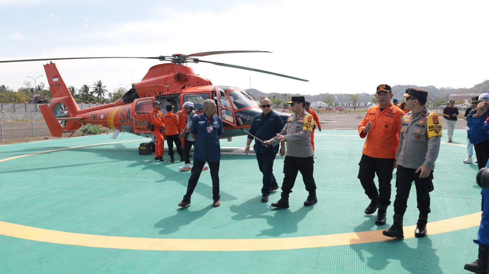 DISIAGAKAN: Helikopter berjenis Dhauphin AS 365 N3+ dengan nomor registrasi HR-3603 dan HR-3606 tiba Kamis (26/9).
