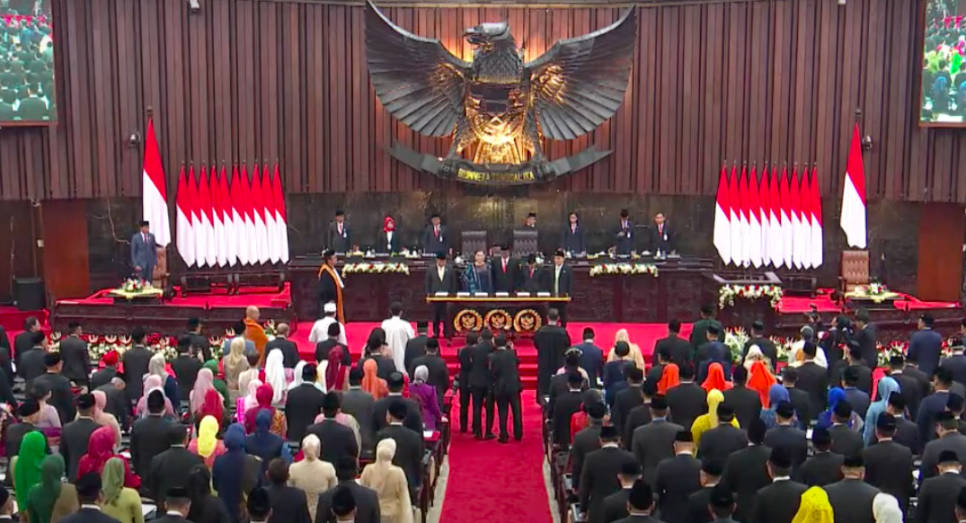 PELANTIKAN: Suasana pelantikan anggota DPR RI di ruang sidang paripurna DPR RI, Jakarta, kemarin (1/10).   (Dok. DPR RI)