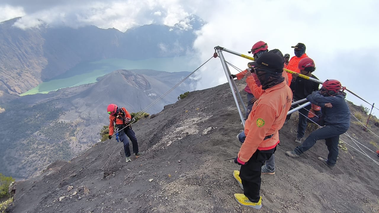 MASIH NIHIL: Pencarian Kafiat Mubarok, 16 tahun yang jatuh di jurang Gunung Rinjani belum membuahkan hasil.