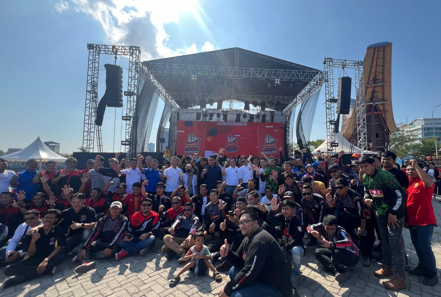 SERU: Acara Daihatsu Kumpul Sahabat Makassar, Minggu (6/10) berjalan sukses.
