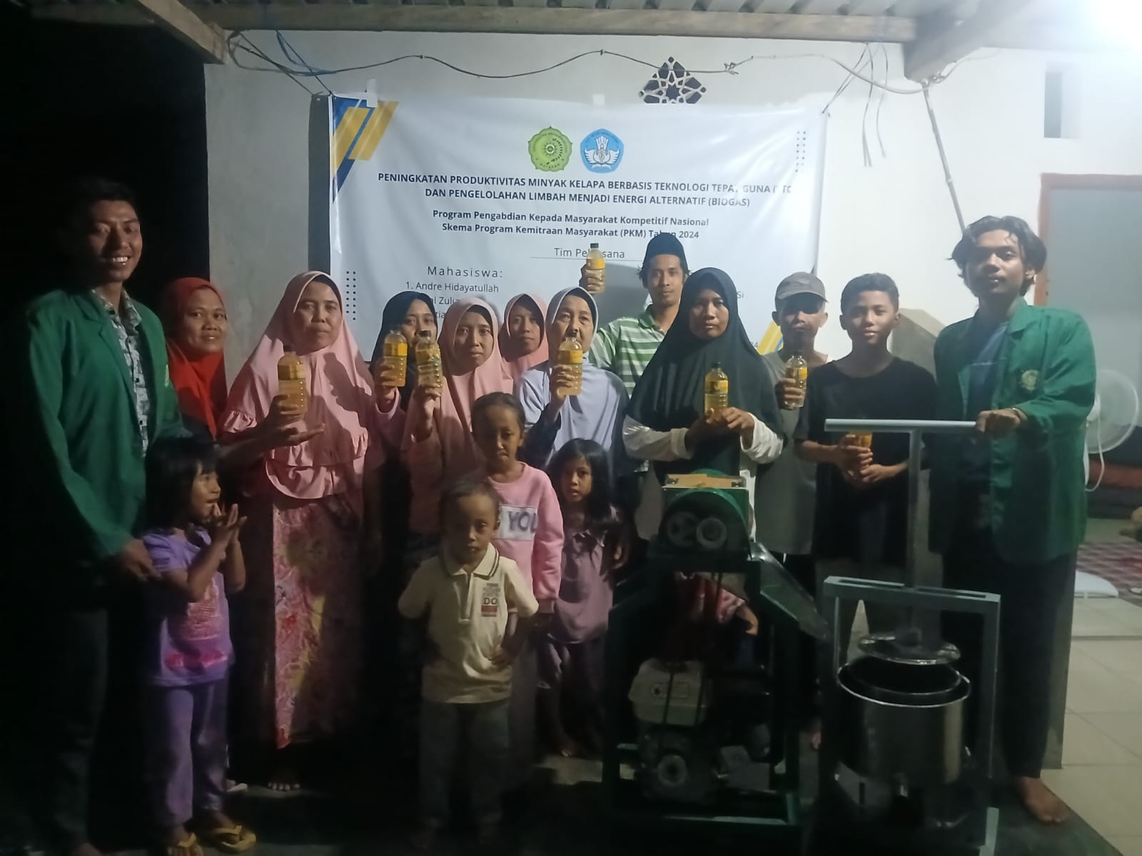 BANTU MASYARAKAT: Tim PKM UMMAT sosialisasi penerapan TTG untuk KWT Flora Barokah, di Desa Taman Sari, Kecamatan Gunungsari, Kabupaten Lombok Barat, Minggu (6/10).