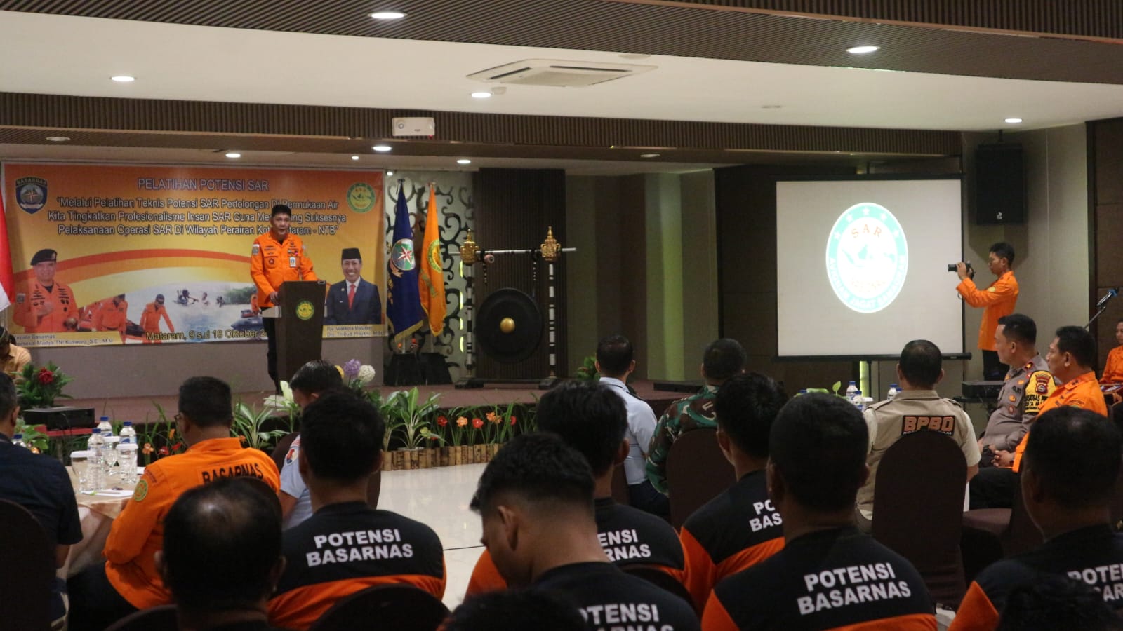 TINGKATKAN KAPASITAS: Basarnas Mataram menggelar acara pembukaan pelatihan teknis Potensi SAR Pertolongan di permukaan air di Hotel Lombok Plaza, Rabu (9/10).