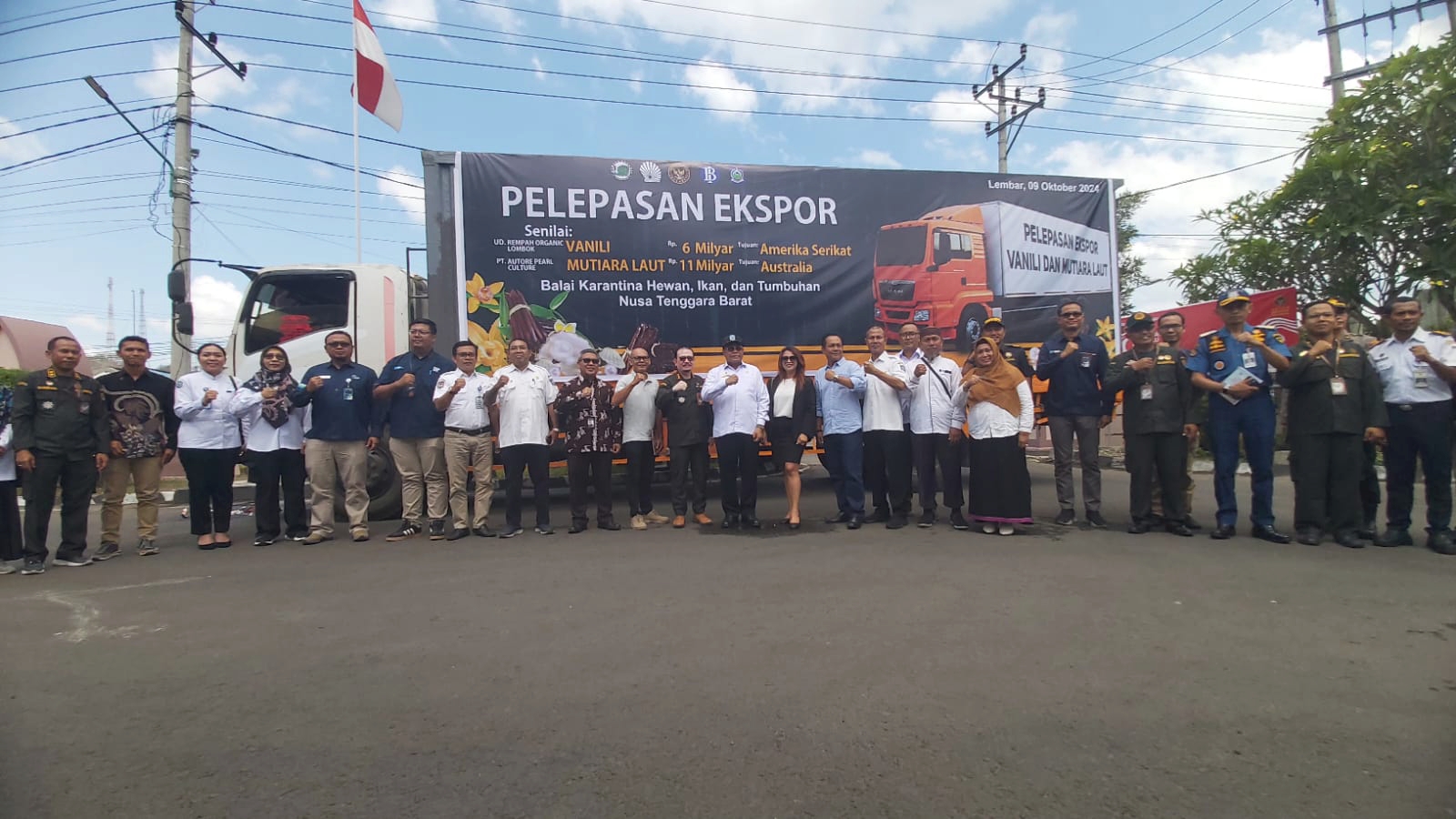 PELEPASAN EKSPOR: Pelepasan ekspor vanili organik dan mutiara ke Australia dan Amerika Serikat, di Balai Karantina Hewan, Ikan, dan Tumbuhan NTB, di Lembar, Lombok Barat, Rabu (9/10).