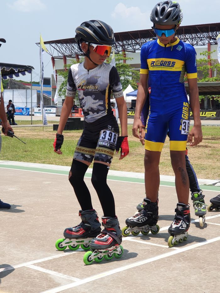 PRESTASI: Atlet sepatu roda Mandalis Alwan Watoni tampil di kejuaraan sepatu roda tingkat nasional di Bantul, belum lama ini.