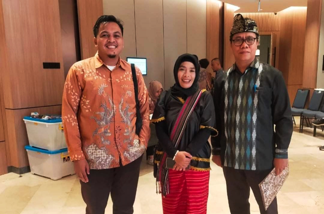 KANDIDAT: Pendiri KWT Putri Rinjani, Syaeun (tengah) menjadi kandidat yang dinilai untuk penghargaan Upakarti Kementerian Perindustrian RI, pekan lalu.