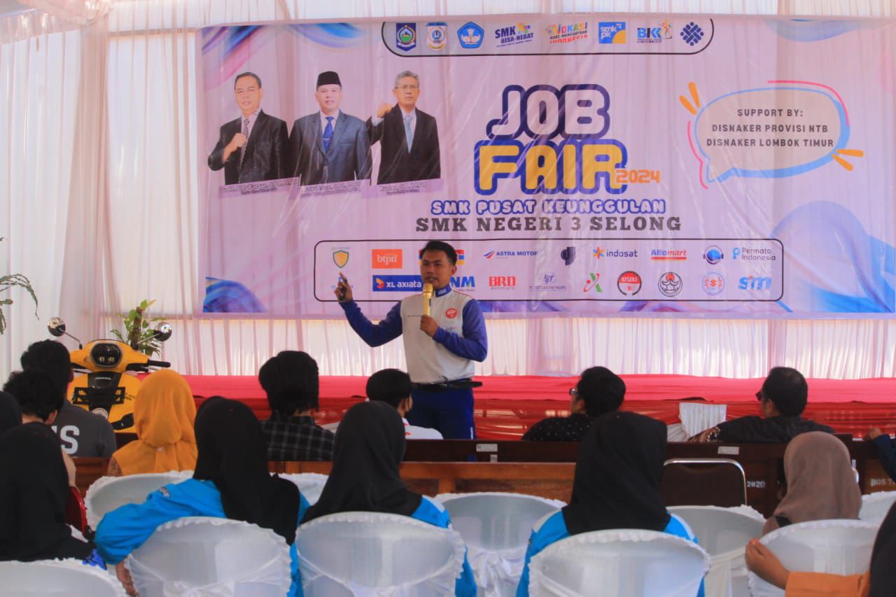 tim safety riding Astra motor NTB saat sosialisasi berkendara. (Honda for Lombok Post)