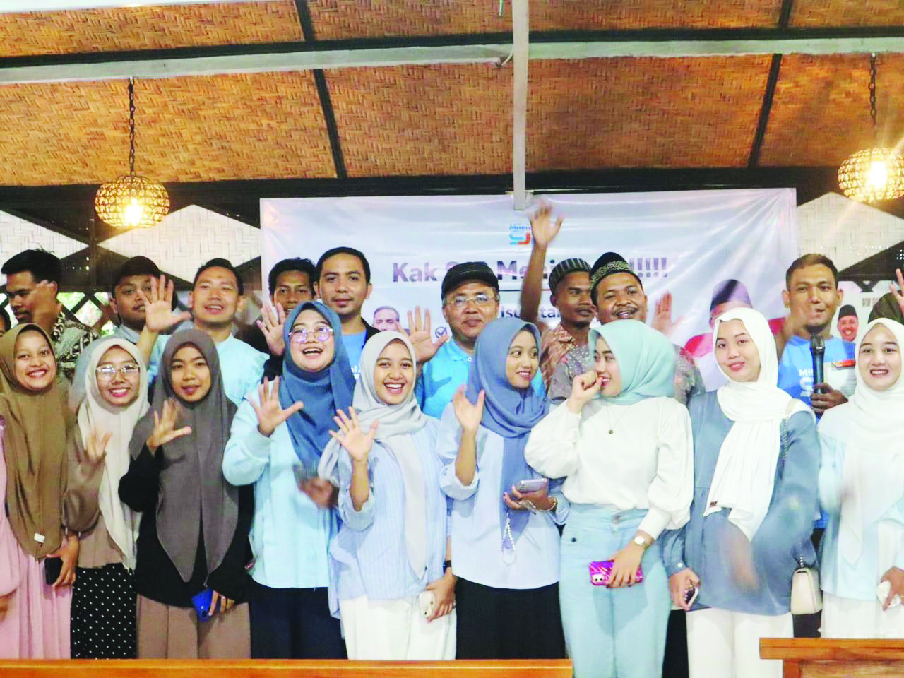 Calon Bupati Lotim Suryadi Jaya Purnama (SJP) saat diskusi dengan kaum milenial di Lombok Timur.