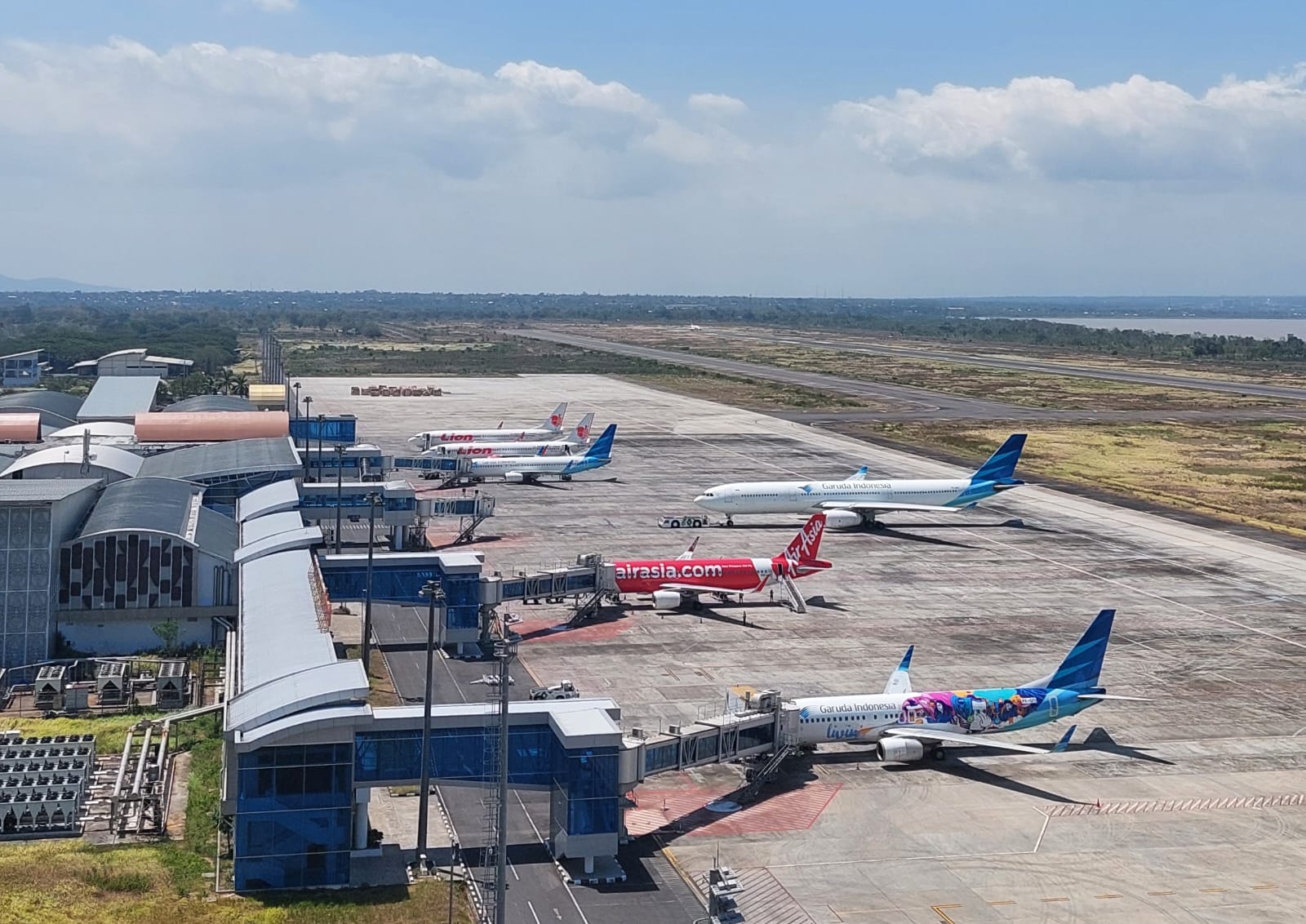 BANDARA PELAYANAN TERBAIK: Sejumlah pesawat terparkir di apron Bandara Internasional Zainuddin Abdul Madjid, Lombok, belum lama ini.