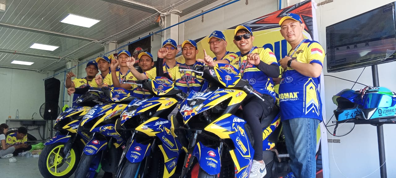DUKUNG PEMBALAP MUDA: PT Lupromax Pelumas Indonesia, Tbk Jadi Sponsor Resmi Team ARCI Lombok Racing Team yang tampil di ajang balapan Yamaha Sunday Race di Sirkuit Mandalika, Minggu (27/10).