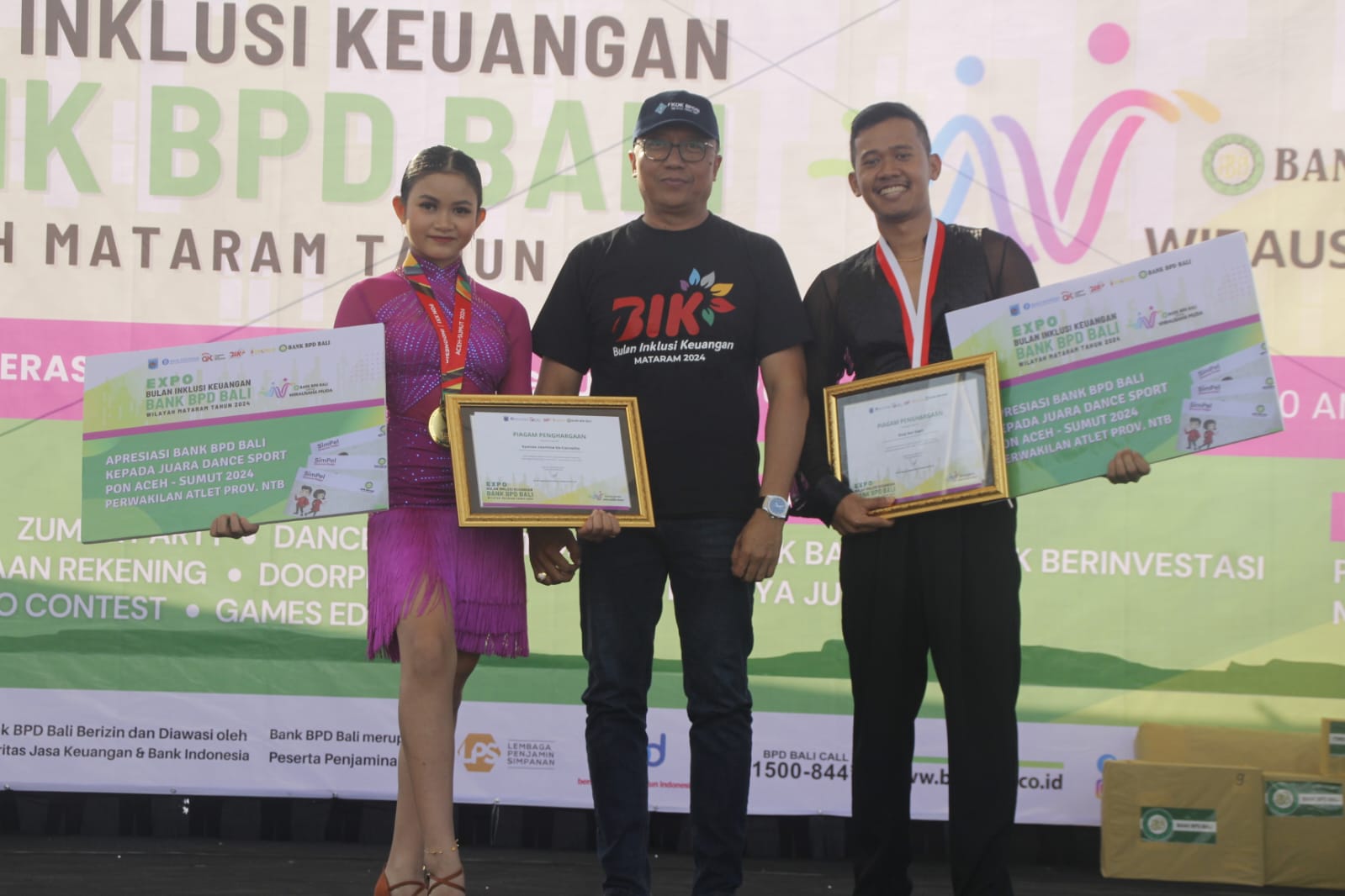APRESIASI: Penghargaan dan apresiasi untuk atlet muda NTB berprestasi di PON Aceh-Sumatera Utara 2024 di acara Bulan Inklusi Keuangan (BIK) tahun 2024, Minggu (27/10).