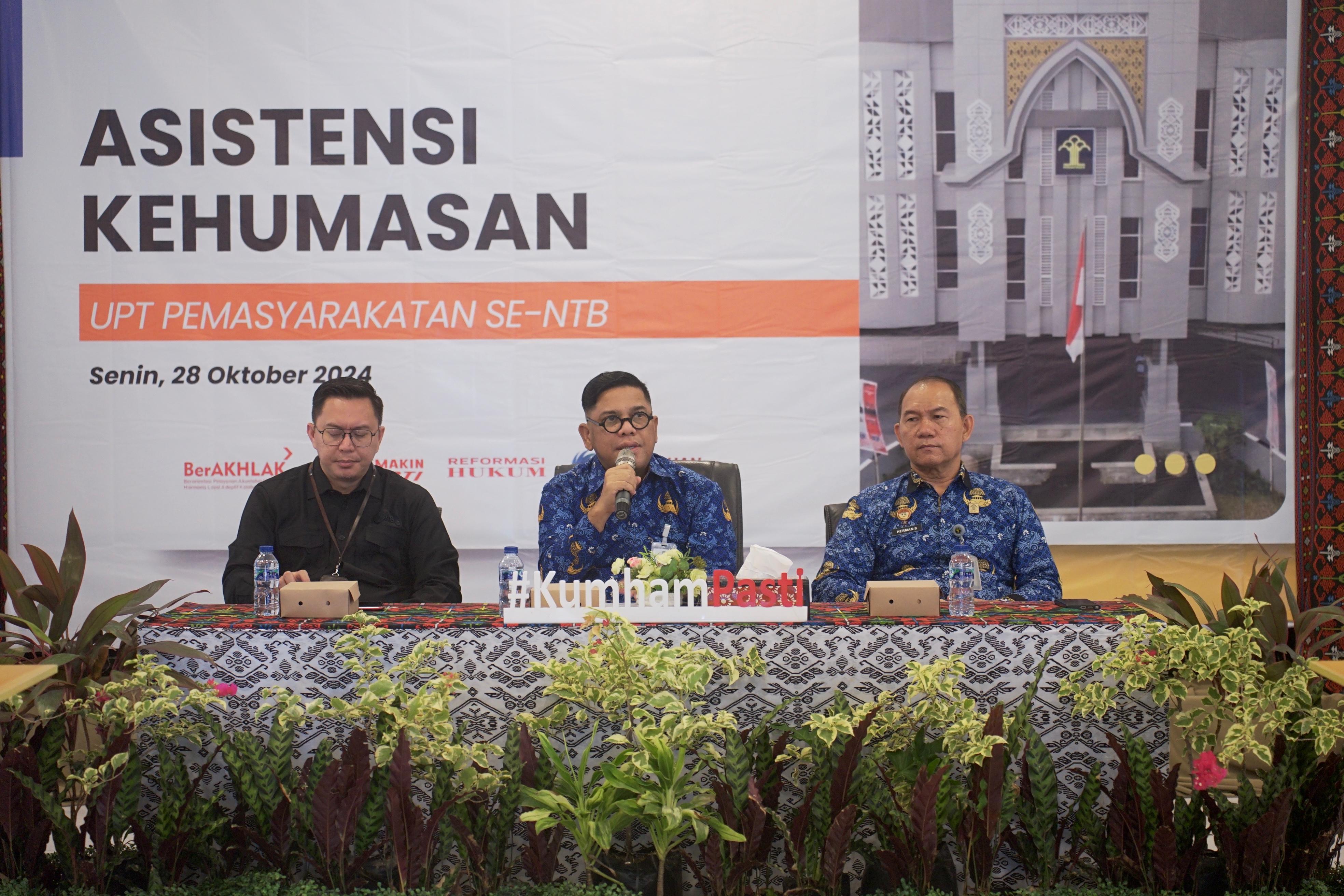 BERI ARAHAN: Kakanwil Kemenkumham NTB Parlindungan memberikan sambutan dalam kegiatan Asistensi Unit Pelaksana Teknis (UPT) di lingkungan Kanwil Kemenkumham NTB oleh Humas Ditjen Pemasyarakatan.