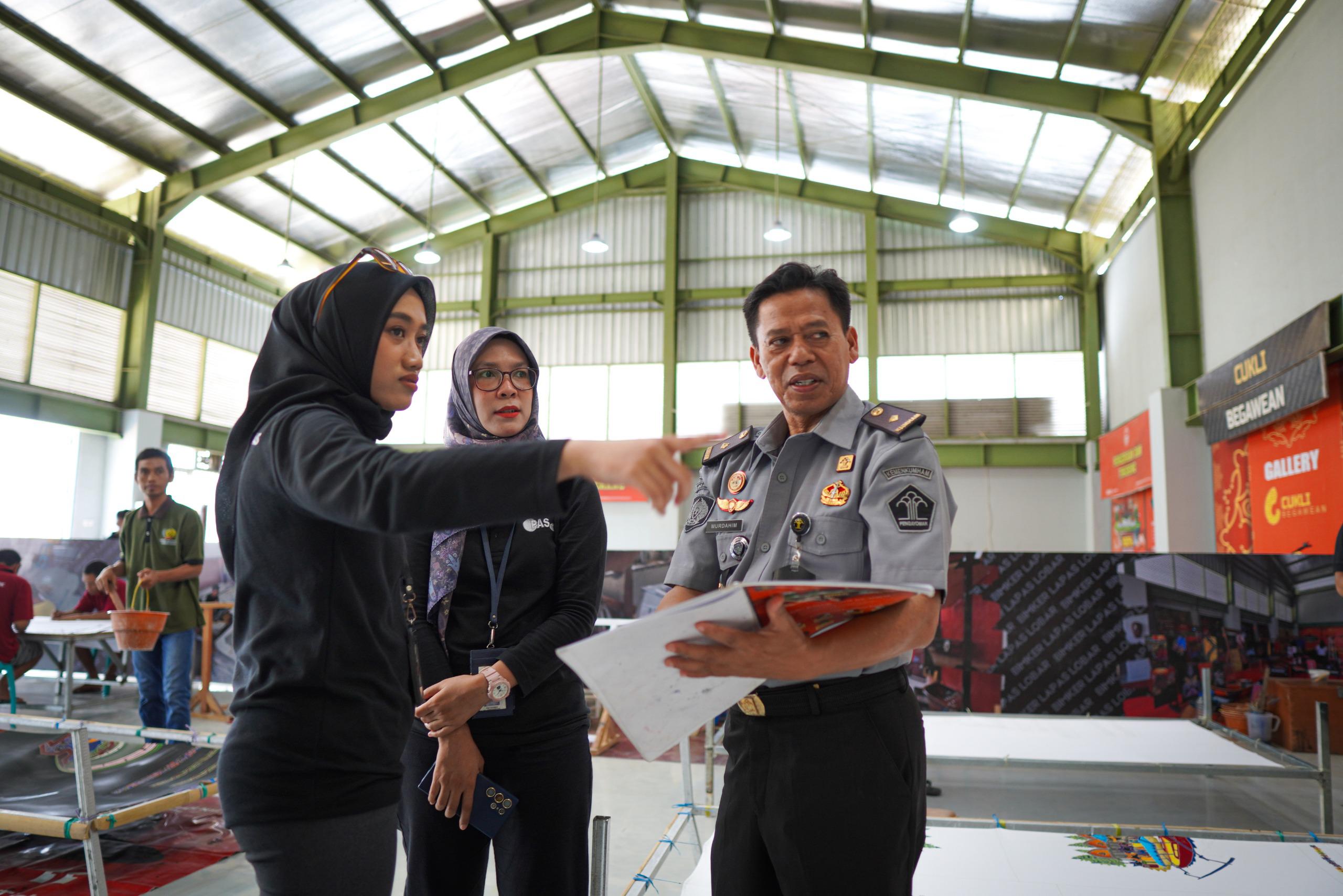DIAPRESIASI: Kepala Kelompok Kerja (Pokja) Humas Direktorat Jenderal Pemasyarakatan (Ditjenpas) Kemenkumham RI, Deddy Eduar Eka Saputra megunjungi Lapas Lombok Barat, Selasa (29/10) .