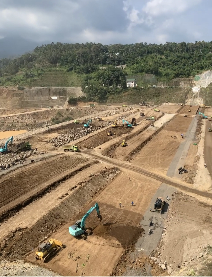 HAMPIR RAMPUNG: Progress pengerjaan pembangunan Bendungan Meninting yang ditargetkan tuntas Desember ini.