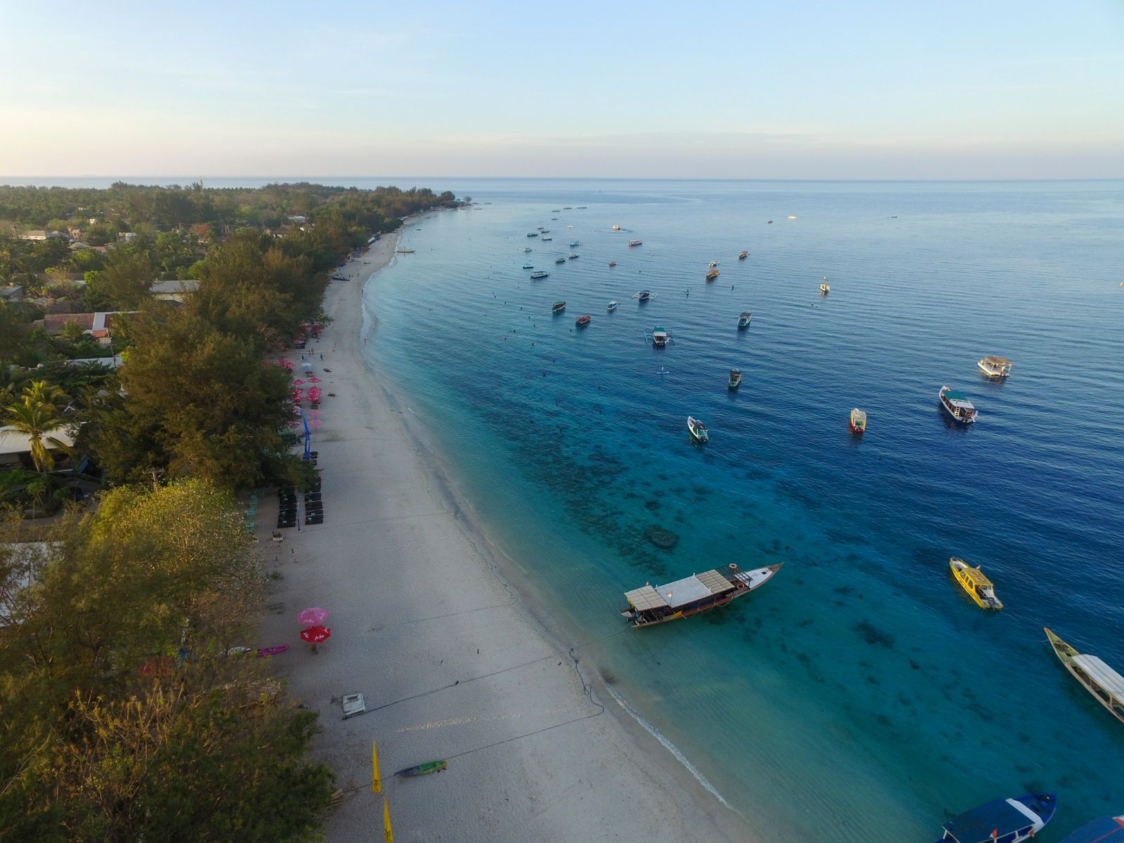 MAGNET PARIWISATA: Kawasan Gili Trawangan tidak hanya dikenal sebagai kawasan pariwisata, namun permasalahan yang muncul karena ruwetnya persoalan aset, kerap menarik perhatian publik.