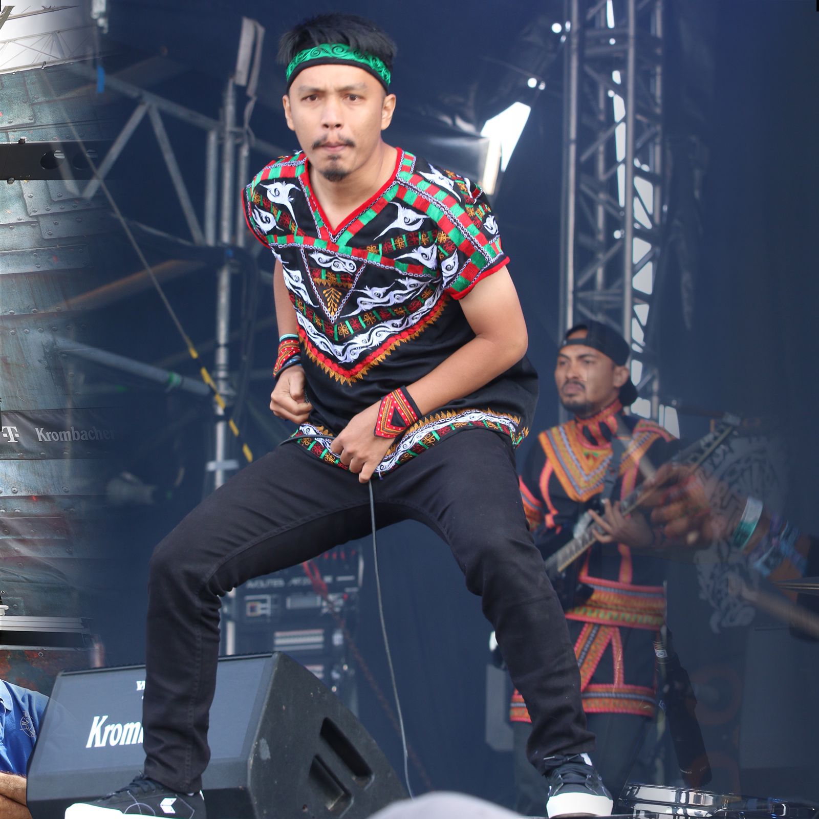 PERJUANGAN PANJANG: Killa The Phia di panggung Wacken Open Air, Schleswig-Holstein, Jerman, Kamis (1/8). Foto atas, Rizki Ramadhani.