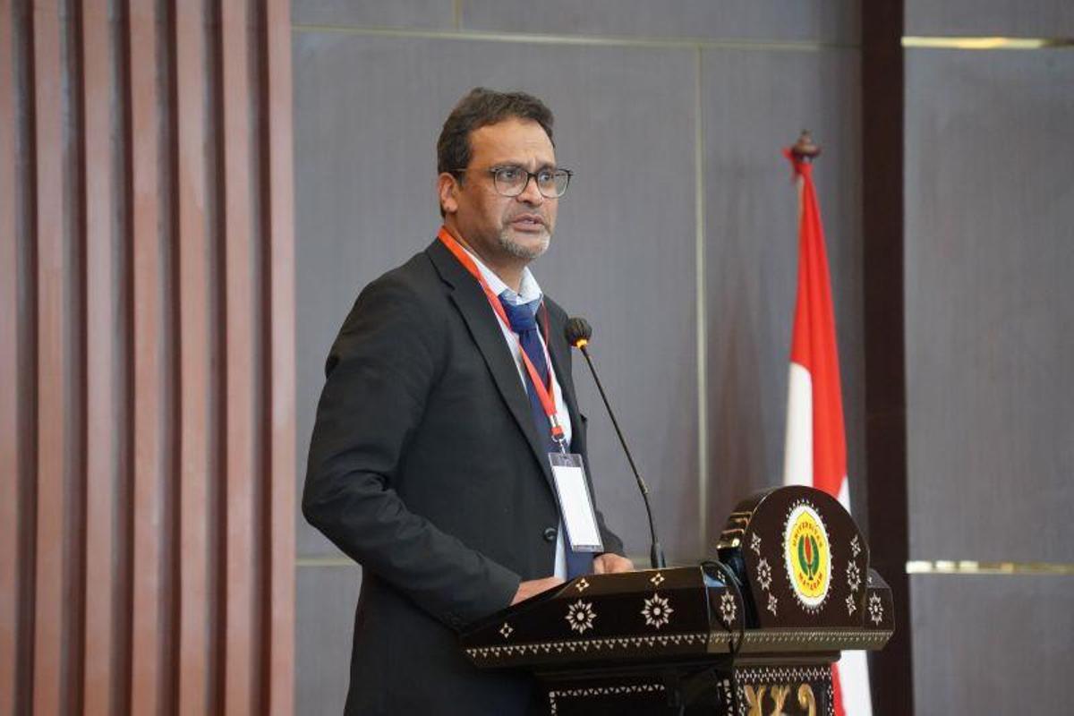 TUAN RUMAH: Seorang pembicara dari universitas luar negeri dalam the 3rd MIMSE dan the 8th EFEA di Unram, belum lama ini.