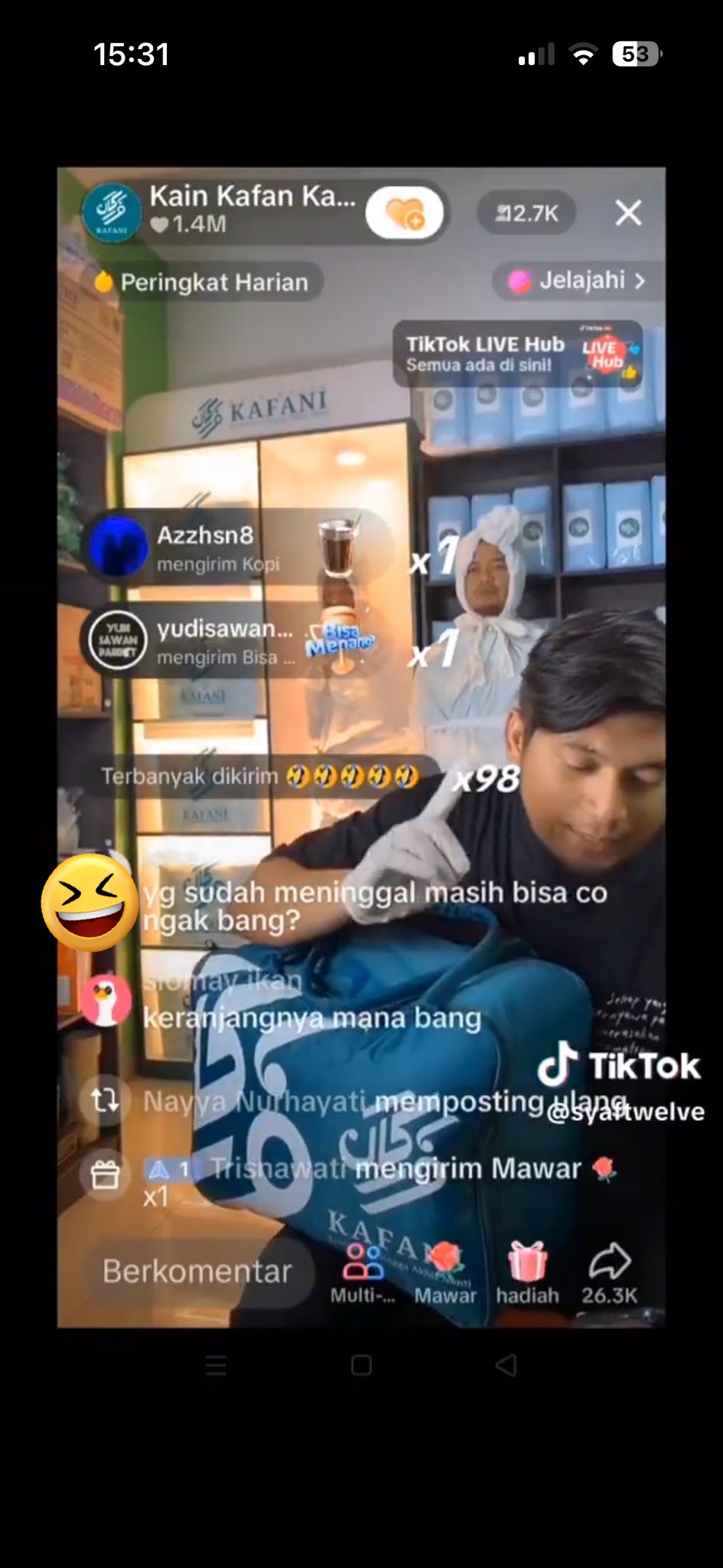MENDADAK VIRAL: Tangkapan layar penjual kain yang tengah viral.