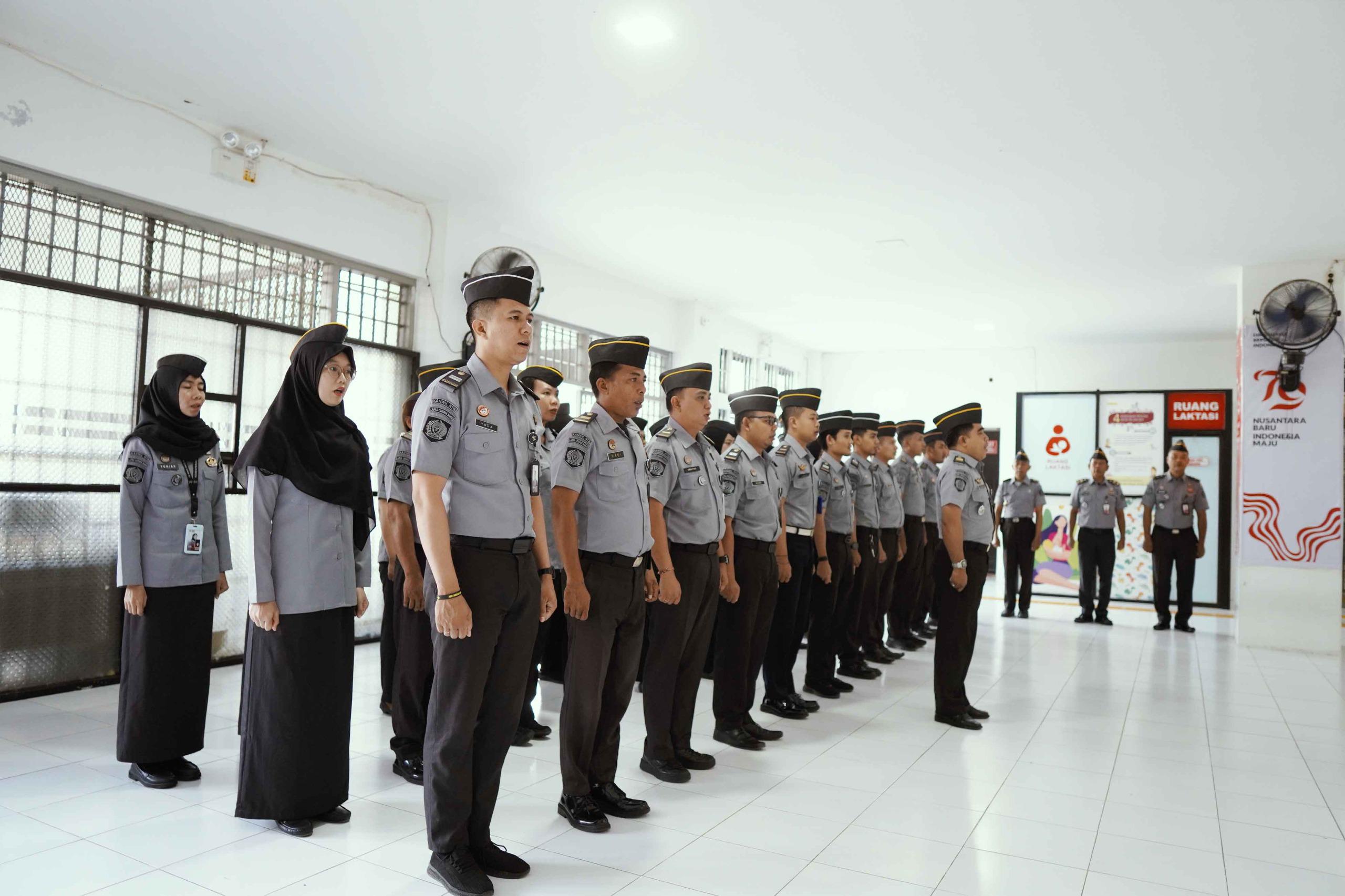 HARUS NETRAL: KaLapas Kelas IIA Lombok Barat Kanwil Kemenkumham NTB, M Fadli mengingatkan kepada seluruh jajarannya agar berhati &ndash; hati dalam berbicara dan tetap menjaga netralitas.