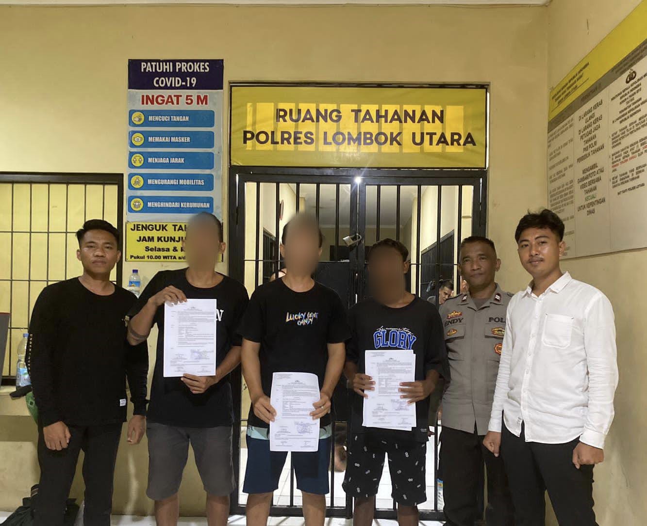 SUDAH DIAMANKAN: Ketiga terduga pengedar narkotika jenis ganja yang dibekuk Polres KLU di Gili Trawangan.