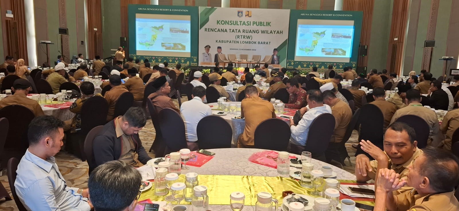 SOSIALISASI: Para kepala desa se-Lobar mengikuti konsultasi publik atas rancangan rencana tata ruang wilayah (RTRW) di Hotel Aruna Senggigi, Selasa (12/11). UMAR/LOMBOK POST