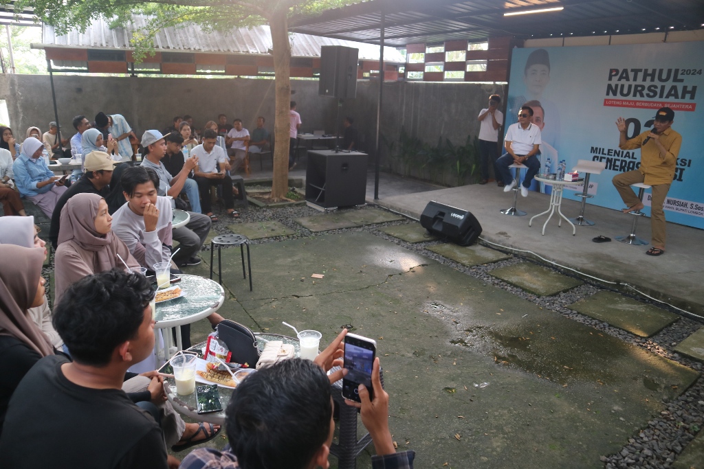 TINGKATKAN PARTISIPASI PEMILIH: Cabup dan Cawabup Loteng nomor urut 2 Lalu Pathul Bahri dan HM Nursiah berikan arahan ke generasi milenial dan Z jelang Pilkada. Dewi/Lombok Post