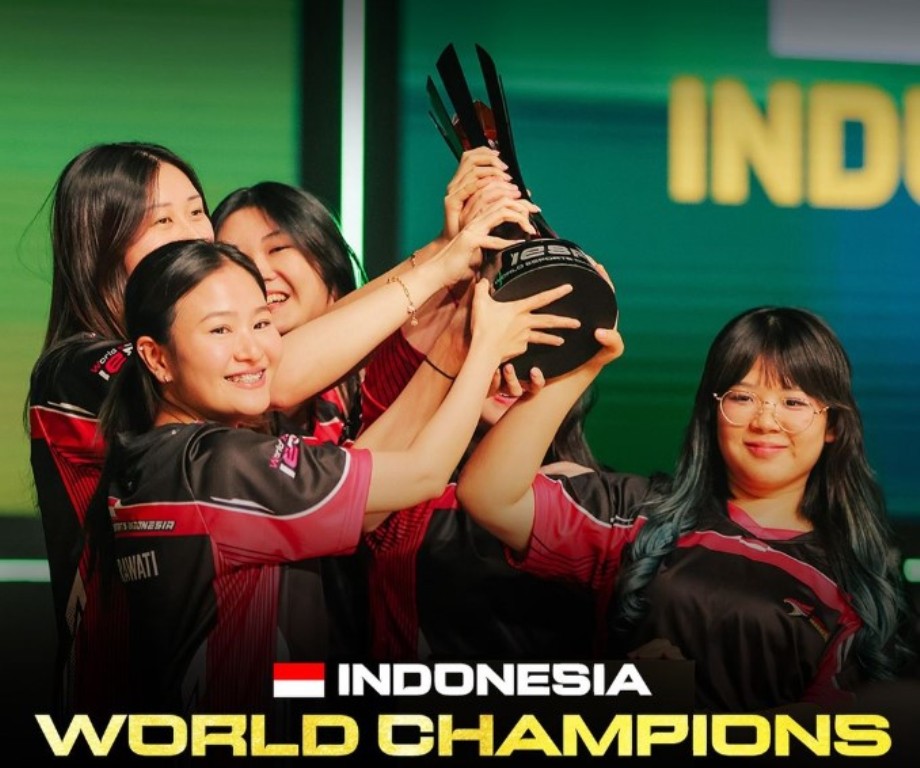 JUARA DUNIA: Tim putri Indonesia berhasil menjadi juara dunia usai mengalahkan Kamboja di babak final IESF 2024, beberapa waktu lalu. PBESI FOR LOMBOK POST