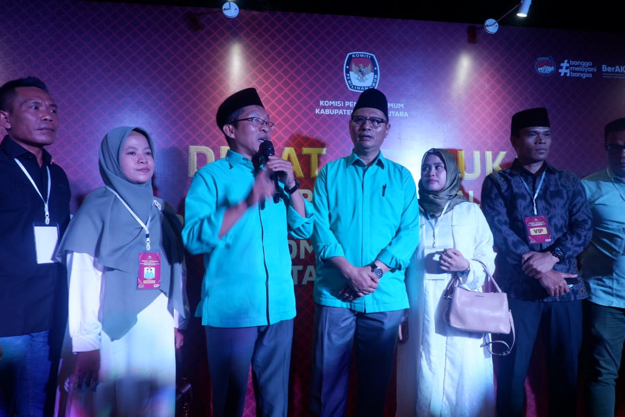 UNGGUL: Paslon Muchsin-Junaidi Arif usia debat beberapa waktu lalu. Dari hasil survei SPIN, ektabilitas paslon ini menempati posisi tertinggi