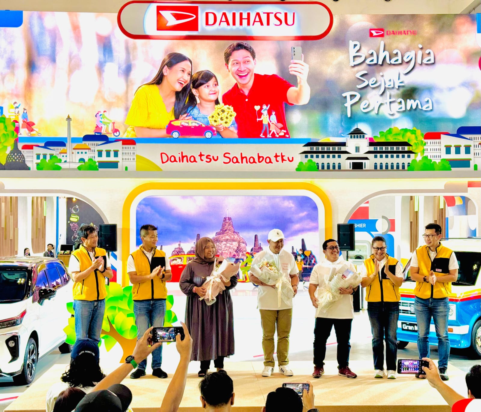 BAWA KEBAHAGIAAN: Booth Daihatsu  di Hall 7-A di pameran GJAW ke-3 ini bertema Bahagia Sejak Pertama dimaknai dengan semangat Daihatsu yang ingin menjadi bagian dari kebahagiaan masyarakat.