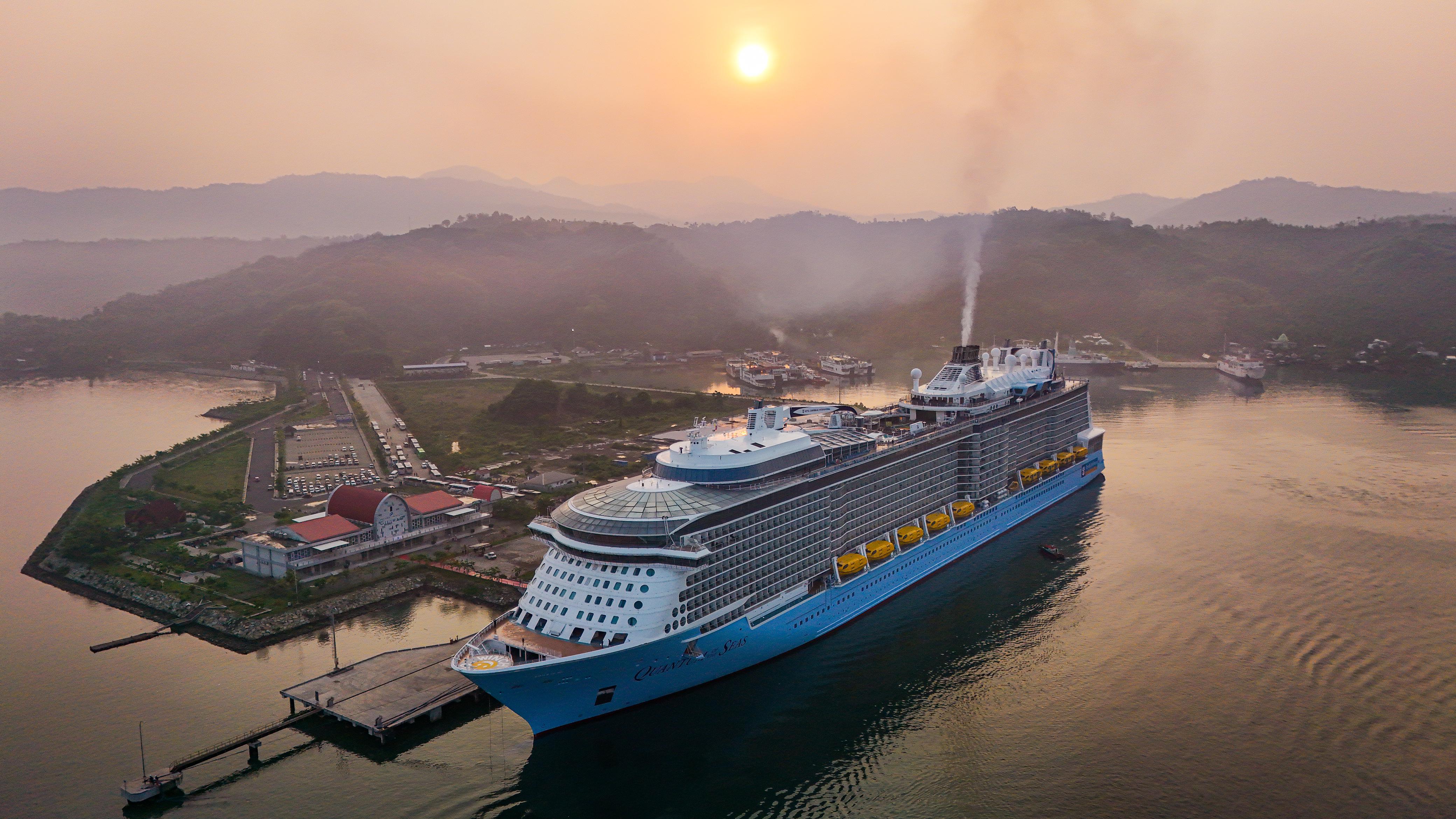 Cruise terbesar kini bisa sandar di Pelabuhan Gilimas Lembar. MV Quantum of The Seas merupakan cruise terbesar sandar di Lombok bahkan Indonesia. Pelindo Lembar For Lombok Post