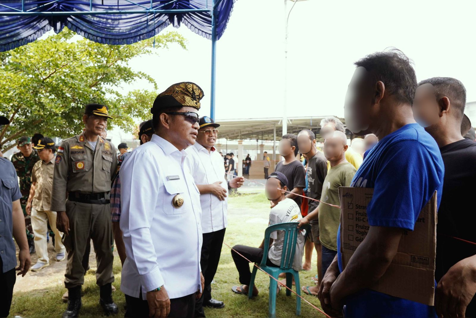 SERAP ASPIRASI: Pj Gubernur NTB berdialog dengan Warga Binaan Lapas Lombok Barat saat memantau proses pemungutan suara, Rabu (27/11).
