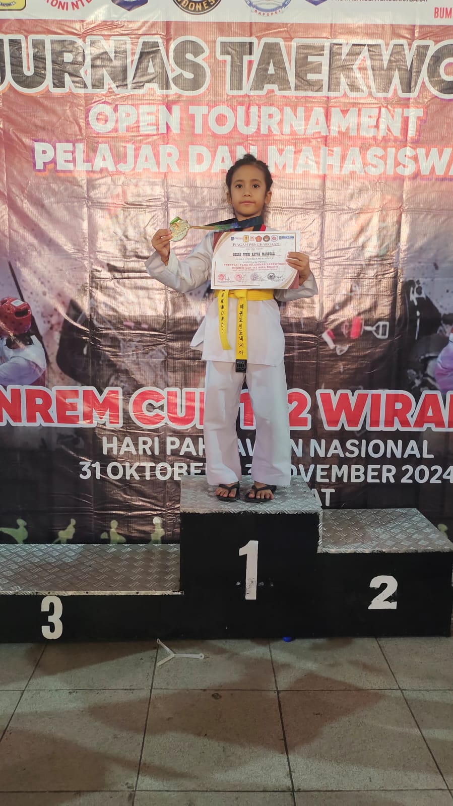 BERPRESTASI: Putu Ratna Manggali, murid SDN 47 Mataram meraih juara pertama&nbsp; Kejurnas Taekwondo Open Tournament Pelajar dan Mahasiswa Taekwondo Danrem Cup 162 Wira Bhakti 2024. IST/LOMBOK POST