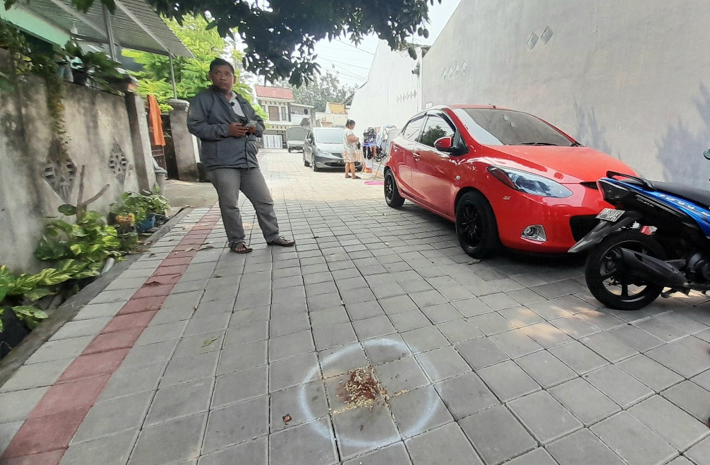 LOKASI KEJADIAN: Inilah lokasi kejadian Rauquenza Kinara Ramadhani diduga ditabrak mobil di gang perumahan Puri Anggrek, Lingkungan Mendega, Kelurahan Tanjung Karang, Kota Mataram. TONI/LOMBOK POST