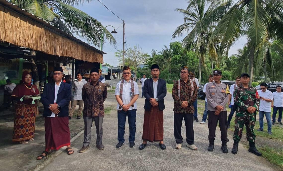 DISKUSI: Management Pelindo dan Pemkab Lobar komitmen dalam mendorong pengembangan pariwisata pelabuhan (port tourism) berkelanjutan di Desa Wisata Senteluk, Lobar.