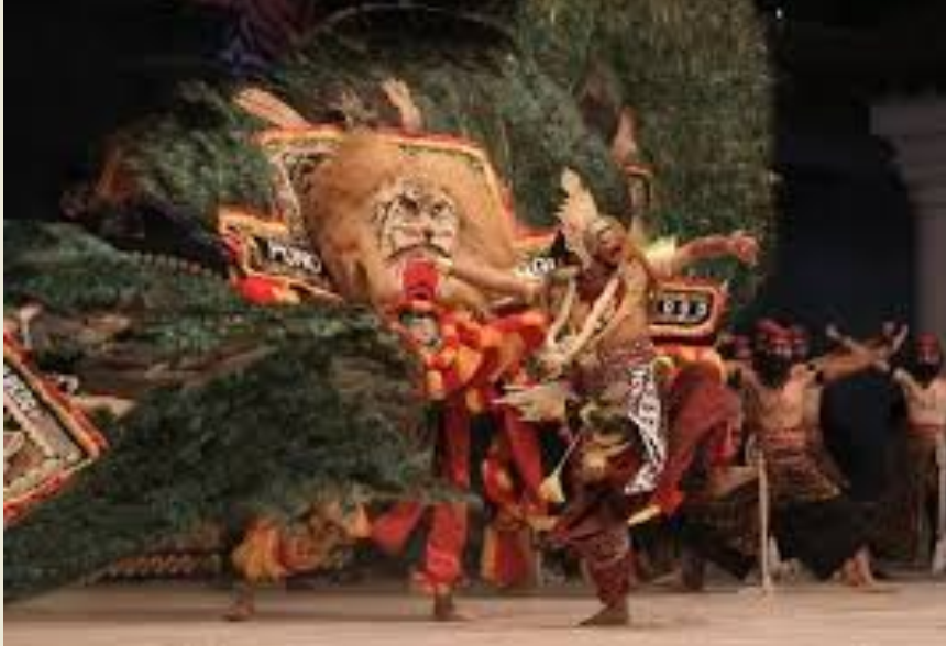 WARISAN BUDAYA: Sejumlah orang sedang menampilkan tarian Reog Ponorogo.
