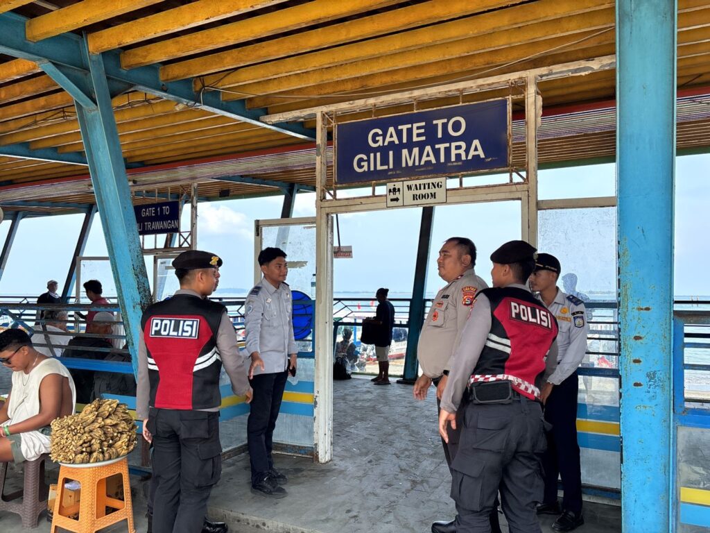 ANTISIPASI GANGGUAN: Polres Sat Samapta Polres KLU melakukan giat cooling system untuk mewujudkan keamanan.