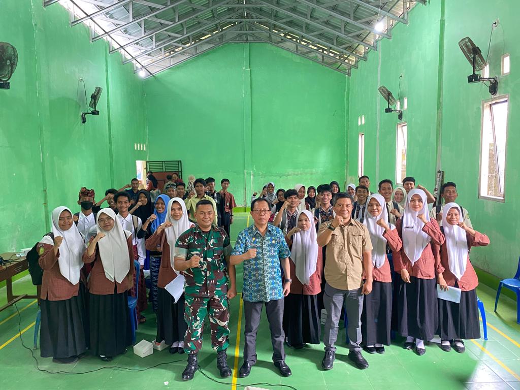 CINTA TANAH AIR: Foto bersama antara narasumber dengan para peserta, di kegiatan sosialisasi empat konsensus dasar berbangsa dan bernegara, dengan tema wawasan k