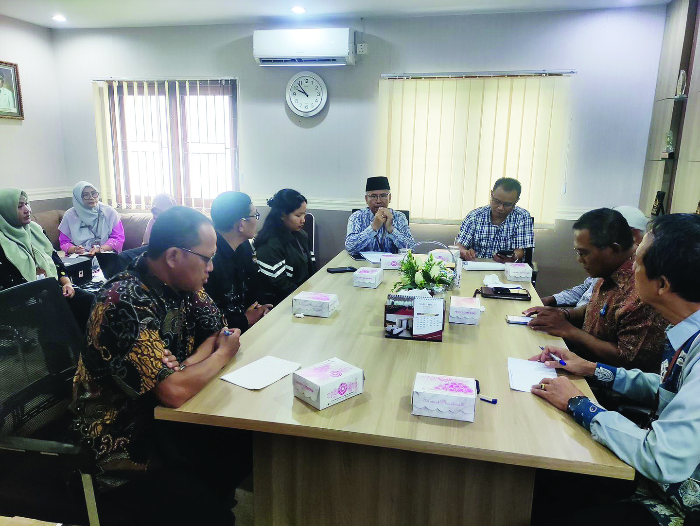 AMBIL KEPUTUSAN: Sidang Dewan Pengupahan di kantor Disnaker Kota Mataram, Kamis (12/12)