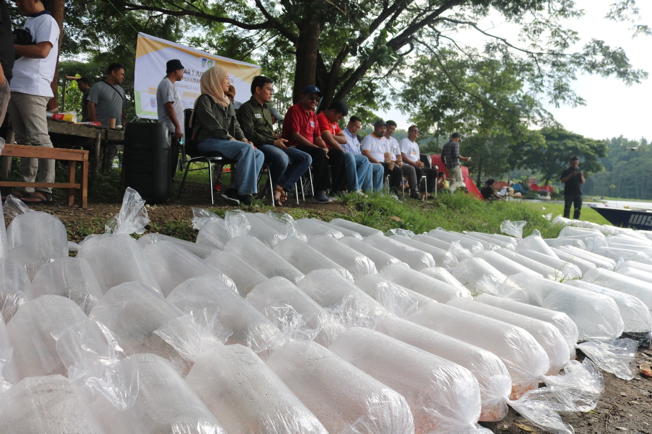 SIAP DITEBAR: Satu juta benih ikan siap ditebar di Perairan Lombok dalam mendukung Ketahanan Pangan di Provinsi NTB.